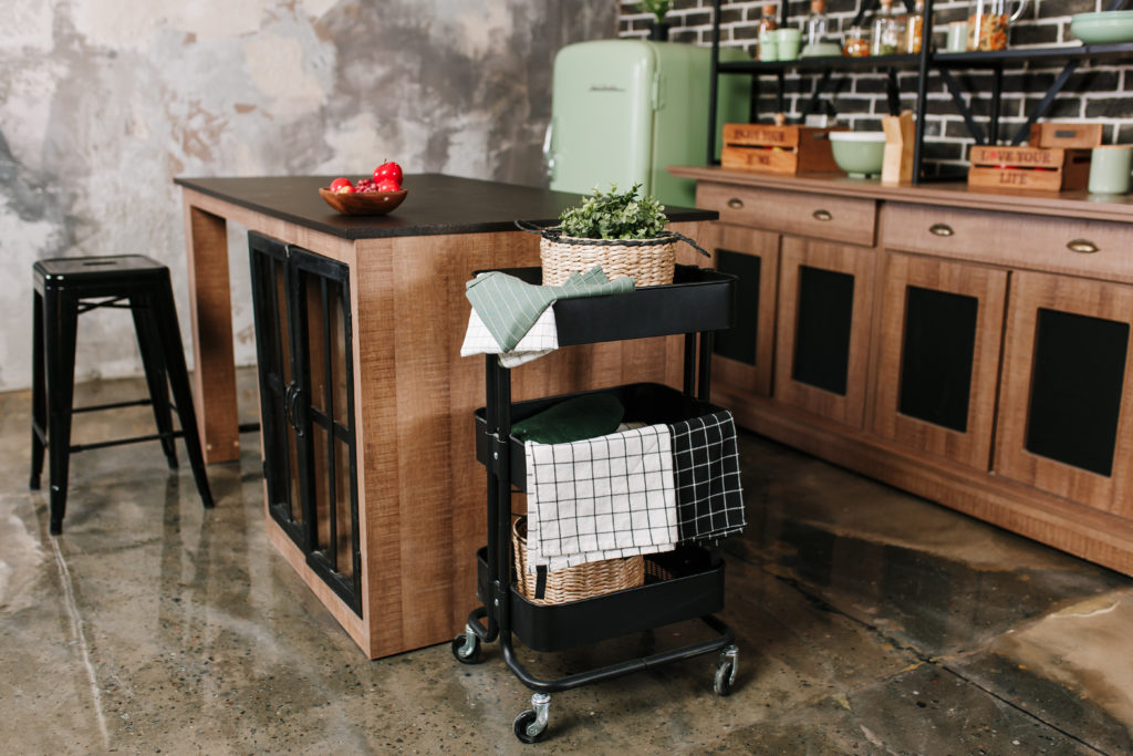 Kitchen with moveable trolley