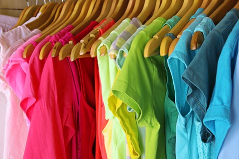 arrange-clothes-by-color
